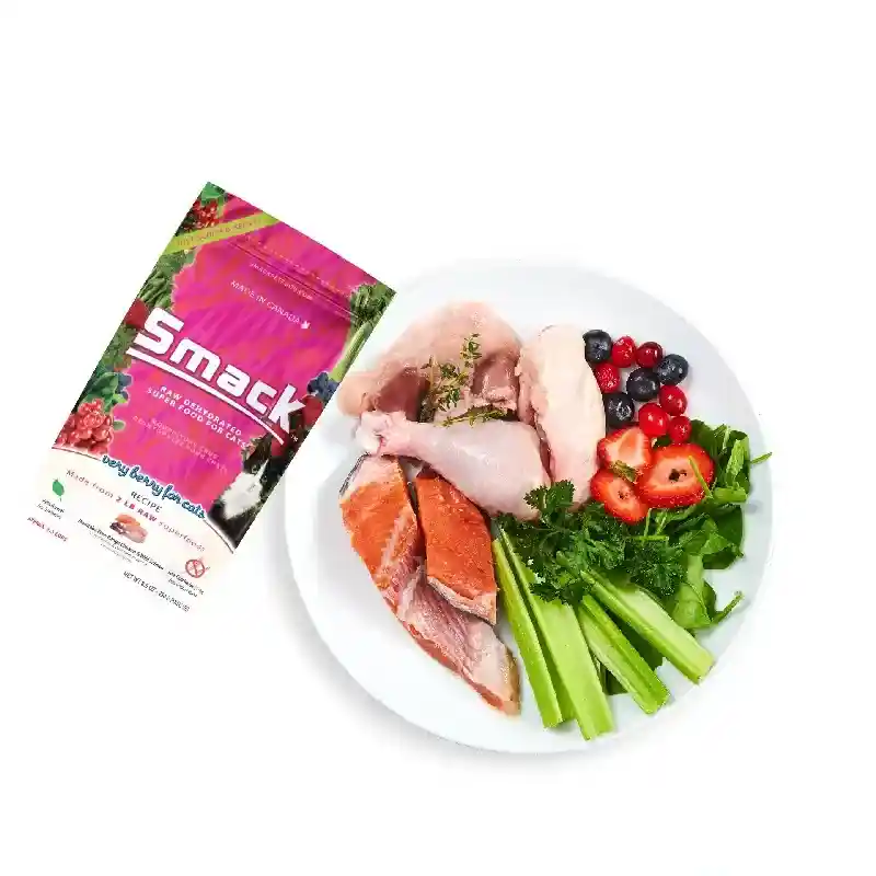 Smack Raw Dehydrated Very Berry Chicken & Salmon Super Food for Cats 8.8-oz